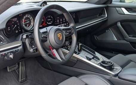 Porsche 911, 2022 год, 32 000 000 рублей, 10 фотография