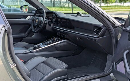 Porsche 911, 2022 год, 32 000 000 рублей, 19 фотография