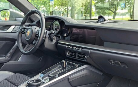 Porsche 911, 2022 год, 32 000 000 рублей, 18 фотография