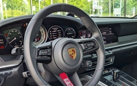 Porsche 911, 2022 год, 32 000 000 рублей, 15 фотография