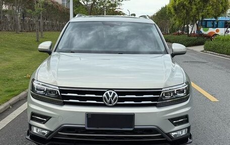 Volkswagen Tiguan II, 2021 год, 1 830 600 рублей, 2 фотография