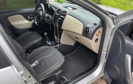 Renault Logan II, 2018 год, 900 000 рублей, 7 фотография