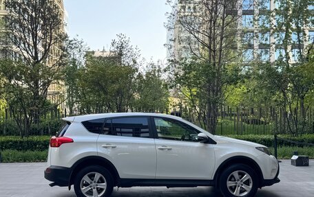 Toyota RAV4, 2013 год, 3 200 000 рублей, 13 фотография