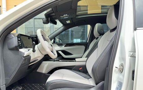 Volkswagen Tiguan, 2024 год, 3 780 600 рублей, 7 фотография