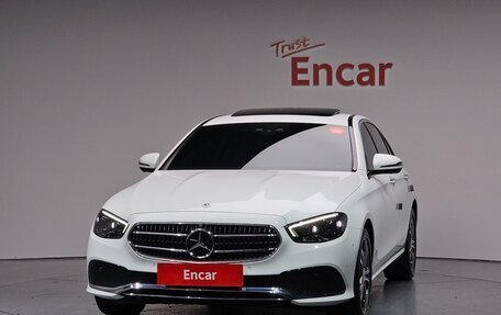 Mercedes-Benz E-Класс, 2022 год, 4 500 000 рублей, 3 фотография