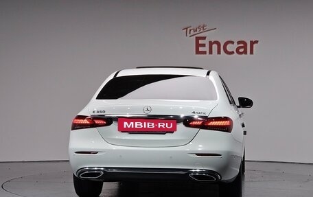Mercedes-Benz E-Класс, 2022 год, 4 500 000 рублей, 4 фотография
