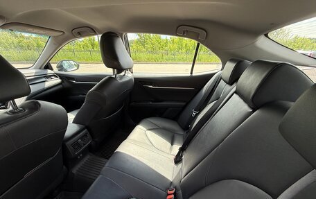 Toyota Camry, 2021 год, 3 200 000 рублей, 10 фотография