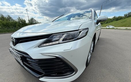 Toyota Camry, 2021 год, 3 200 000 рублей, 5 фотография