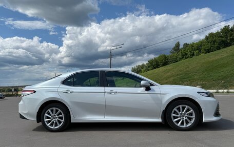 Toyota Camry, 2021 год, 3 200 000 рублей, 8 фотография