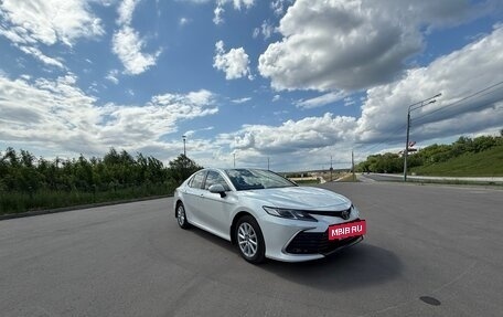 Toyota Camry, 2021 год, 3 200 000 рублей, 4 фотография