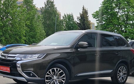 Mitsubishi Outlander III рестайлинг 3, 2017 год, 1 499 000 рублей, 3 фотография