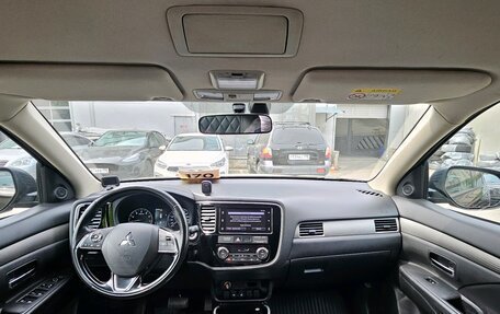 Mitsubishi Outlander III рестайлинг 3, 2017 год, 1 499 000 рублей, 8 фотография