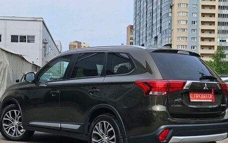 Mitsubishi Outlander III рестайлинг 3, 2017 год, 1 499 000 рублей, 5 фотография