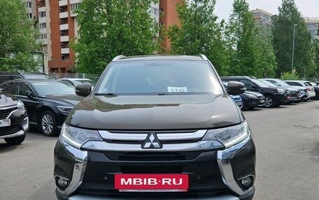 Mitsubishi Outlander III рестайлинг 3, 2017 год, 1 499 000 рублей, 2 фотография