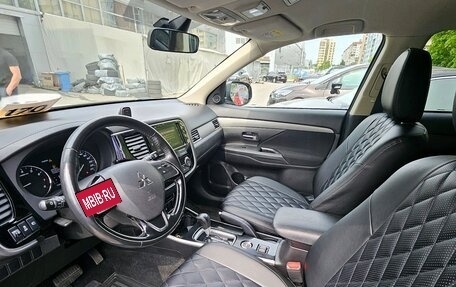Mitsubishi Outlander III рестайлинг 3, 2017 год, 1 499 000 рублей, 6 фотография