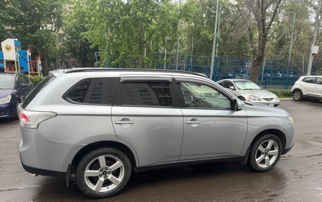Mitsubishi Outlander III рестайлинг 3, 2013 год, 1 400 000 рублей, 12 фотография