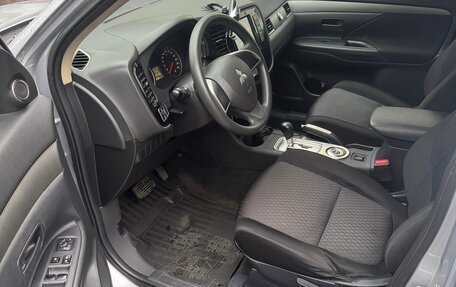 Mitsubishi Outlander III рестайлинг 3, 2013 год, 1 400 000 рублей, 4 фотография
