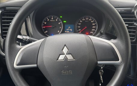 Mitsubishi Outlander III рестайлинг 3, 2013 год, 1 400 000 рублей, 7 фотография