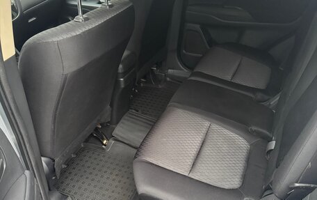 Mitsubishi Outlander III рестайлинг 3, 2013 год, 1 400 000 рублей, 10 фотография