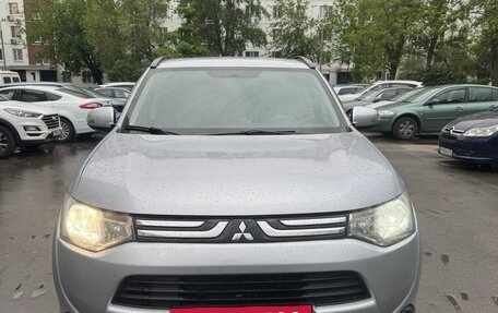 Mitsubishi Outlander III рестайлинг 3, 2013 год, 1 400 000 рублей, 11 фотография