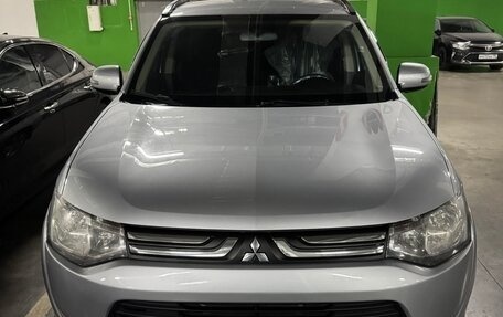 Mitsubishi Outlander III рестайлинг 3, 2013 год, 1 400 000 рублей, 2 фотография
