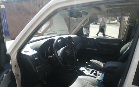 Mitsubishi Pajero IV, 2014 год, 2 490 рублей, 3 фотография