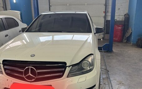 Mercedes-Benz C-Класс, 2011 год, 950 000 рублей, 2 фотография
