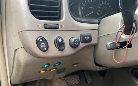 Toyota Sequoia II рестайлинг, 2005 год, 1 400 000 рублей, 14 фотография