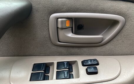 Toyota Sequoia II рестайлинг, 2005 год, 1 400 000 рублей, 12 фотография