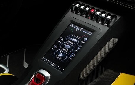 Lamborghini Huracán, 2021 год, 35 900 000 рублей, 24 фотография