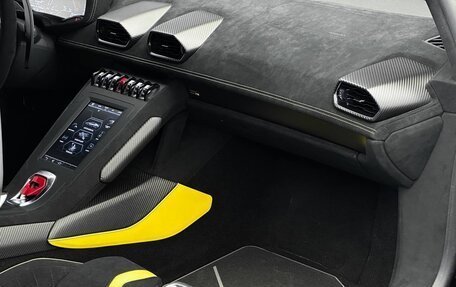 Lamborghini Huracán, 2021 год, 35 900 000 рублей, 25 фотография
