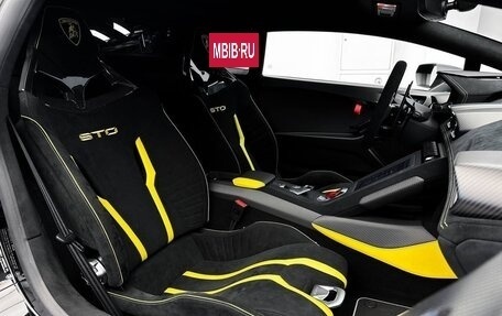 Lamborghini Huracán, 2021 год, 35 900 000 рублей, 20 фотография