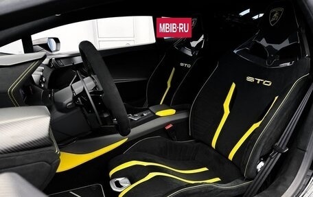 Lamborghini Huracán, 2021 год, 35 900 000 рублей, 17 фотография
