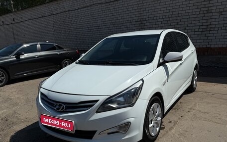 Hyundai Solaris II рестайлинг, 2014 год, 700 000 рублей, 1 фотография