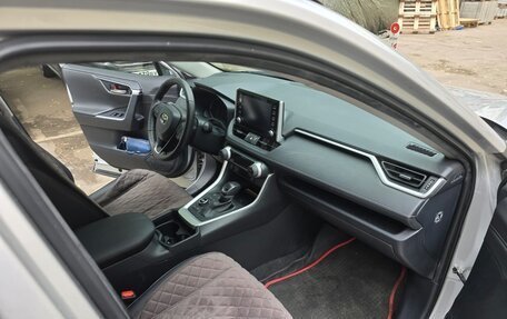 Toyota RAV4, 2021 год, 3 350 000 рублей, 8 фотография
