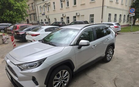 Toyota RAV4, 2021 год, 3 350 000 рублей, 3 фотография