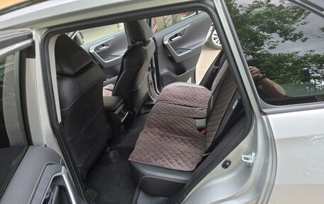 Toyota RAV4, 2021 год, 3 350 000 рублей, 6 фотография