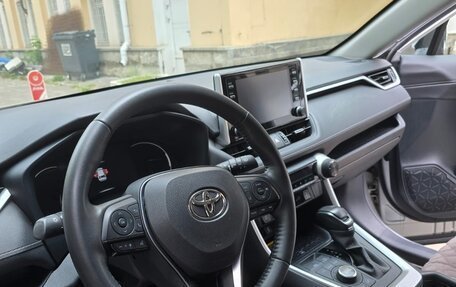 Toyota RAV4, 2021 год, 3 350 000 рублей, 7 фотография