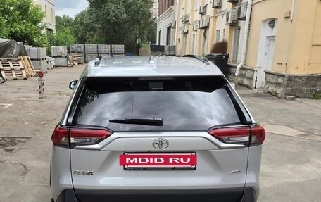 Toyota RAV4, 2021 год, 3 350 000 рублей, 4 фотография