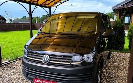 Volkswagen Caravelle T6 рестайлинг, 2016 год, 2 315 000 рублей, 1 фотография