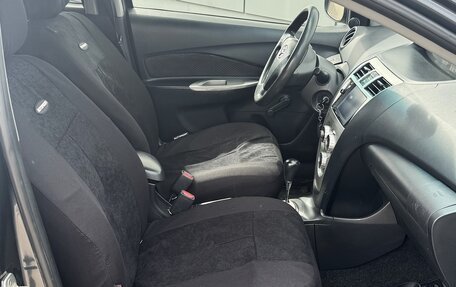 Toyota Yaris III рестайлинг, 2007 год, 660 000 рублей, 7 фотография