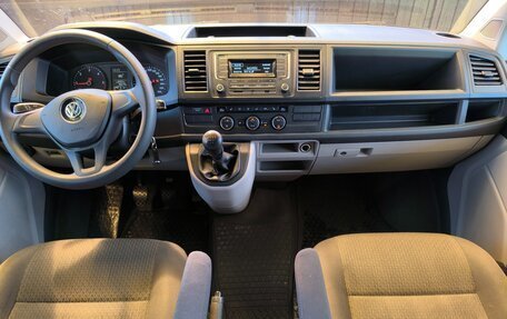 Volkswagen Caravelle T6 рестайлинг, 2016 год, 2 315 000 рублей, 9 фотография