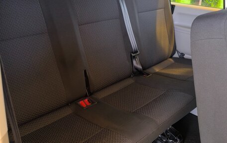 Volkswagen Caravelle T6 рестайлинг, 2016 год, 2 315 000 рублей, 17 фотография