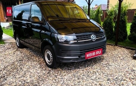Volkswagen Caravelle T6 рестайлинг, 2016 год, 2 315 000 рублей, 2 фотография