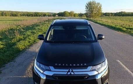Mitsubishi Outlander III рестайлинг 3, 2021 год, 3 300 000 рублей, 5 фотография