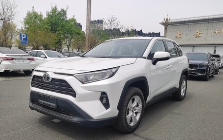Toyota RAV4, 2025 год, 2 620 000 рублей, 2 фотография