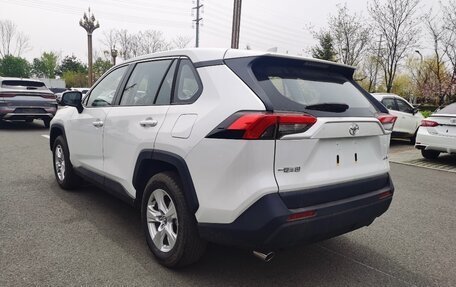Toyota RAV4, 2025 год, 2 620 000 рублей, 4 фотография