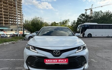 Toyota Camry, 2018 год, 2 850 000 рублей, 2 фотография