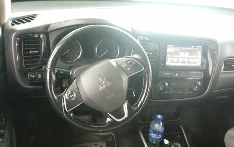 Mitsubishi Outlander III рестайлинг 3, 2017 год, 1 290 000 рублей, 5 фотография