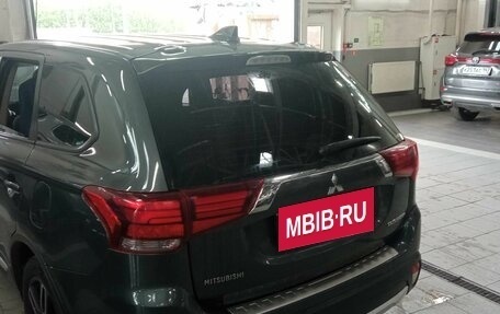 Mitsubishi Outlander III рестайлинг 3, 2017 год, 1 290 000 рублей, 4 фотография